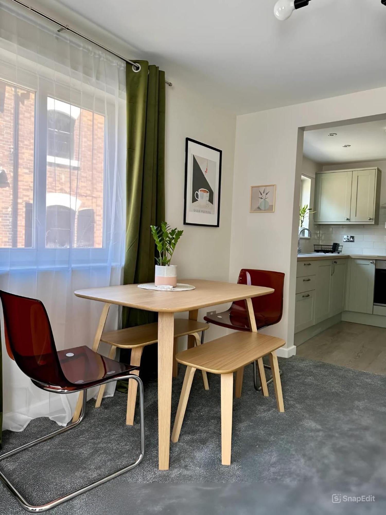 Apartemen Modern With Free Parking. Located In York's Historical Building