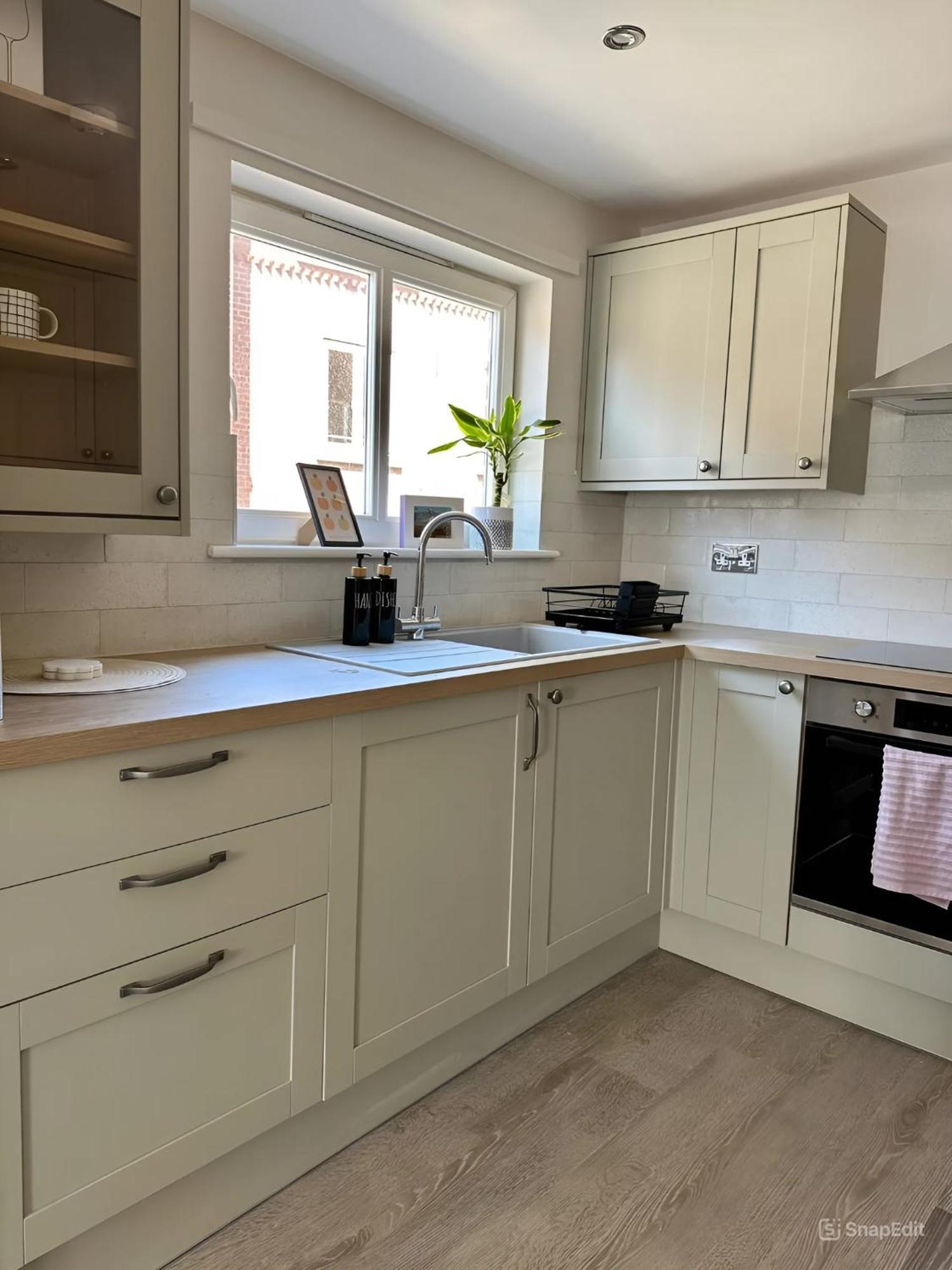 Modern With Free Parking. Located In York's Historical Building Apartemen York